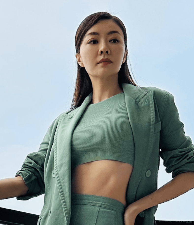 熊黛林晒自拍被吐槽沧桑,本尊霸气回应"我最美",生双胞胎后瘦出马甲线