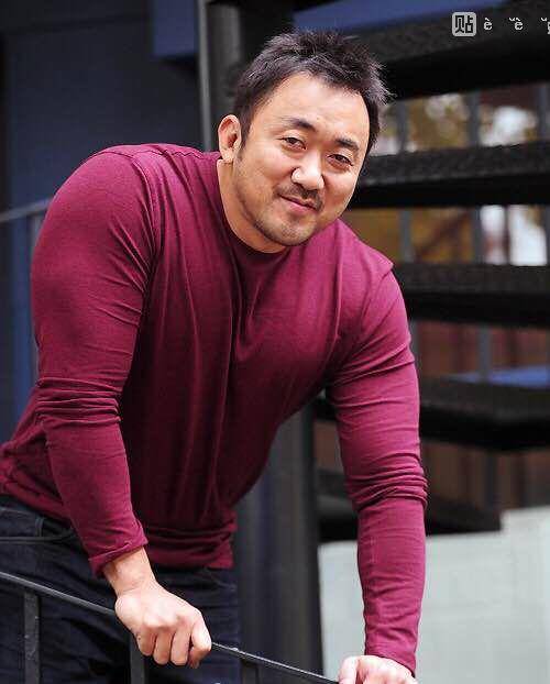 马东锡在韩娱圈出道的13年时间里,基本上塑造的都是肌肉硬汉的角色.