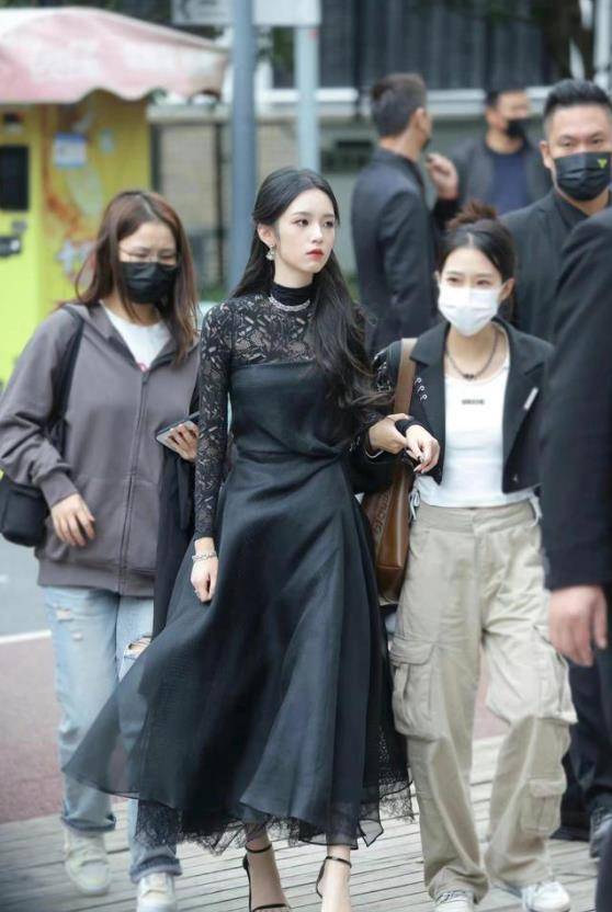 而是更加贴近生活,不过周冬雨,金晨及古力娜扎的造型还是有点大胆的