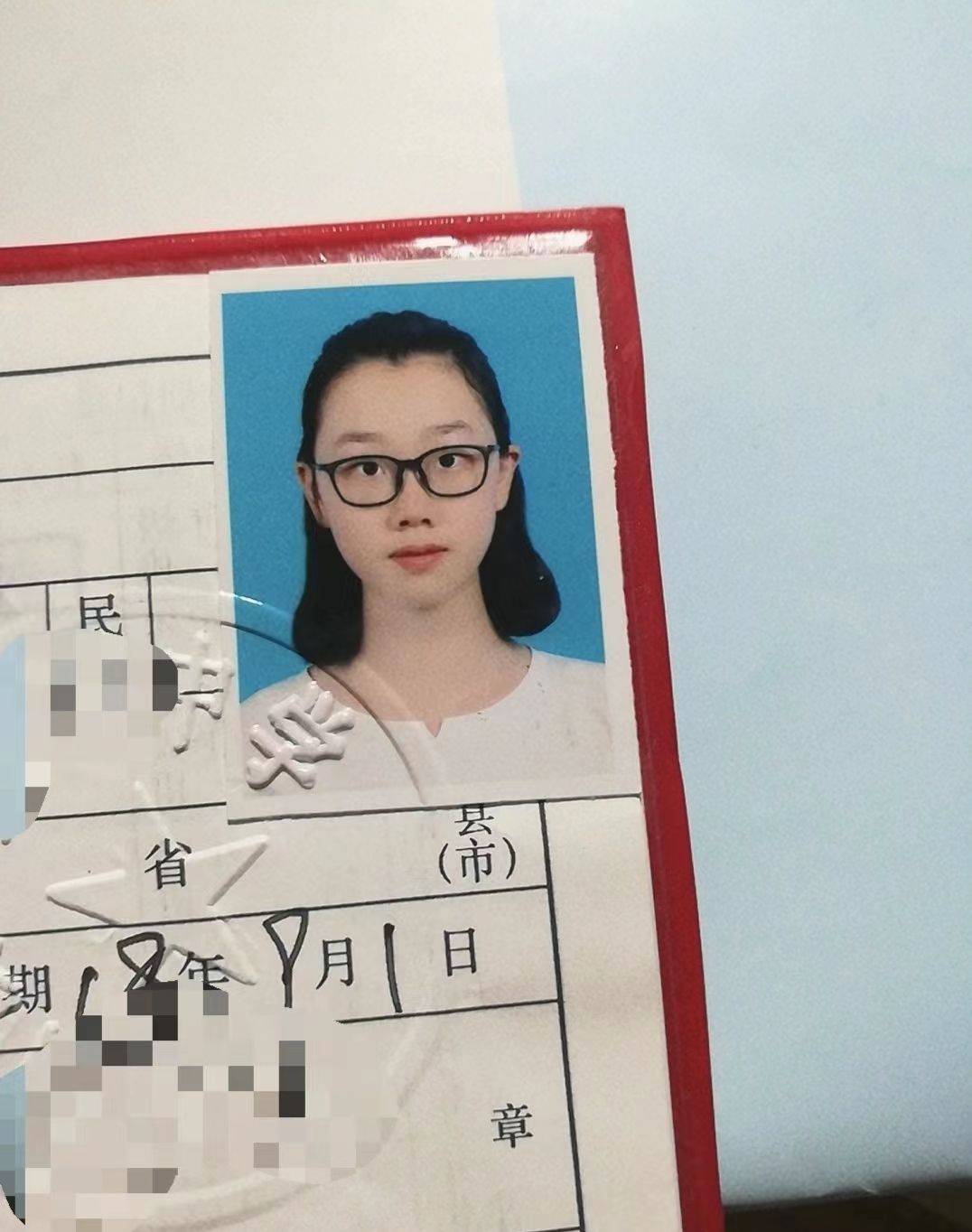 大学生"毁容式"证件照走红,丑的"各有千秋",看后笑发财了_照片_原因
