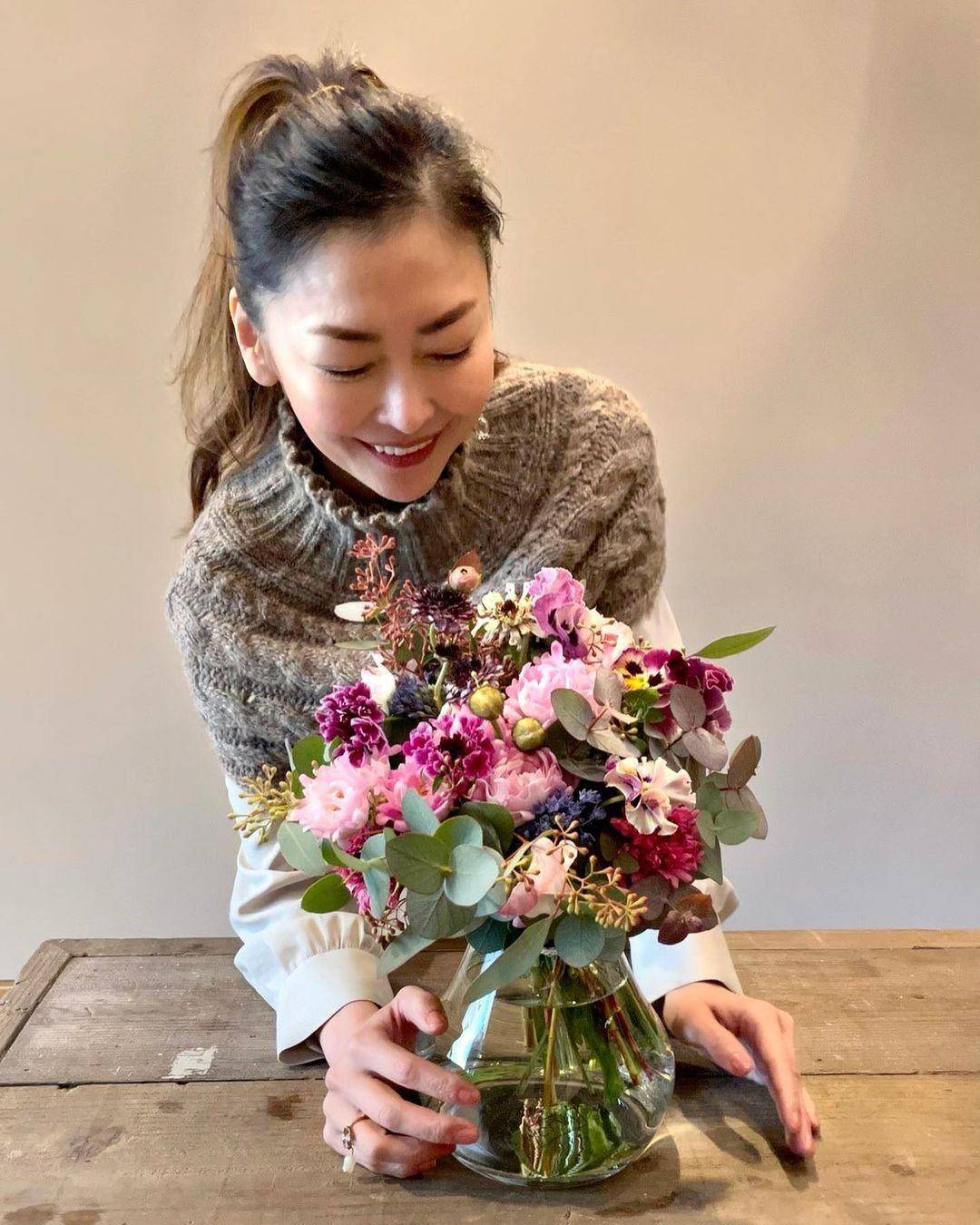 中山美穗当年空灵气质红遍亚洲,近照曝光脸肿显老态,网友认不出