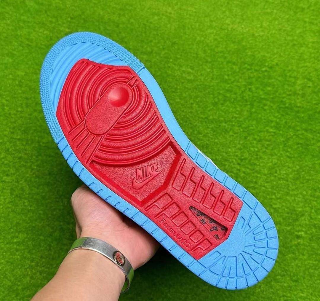 后跟开窗可以看出,依然搭载了 zoom 气垫,应该是放置在后跟.