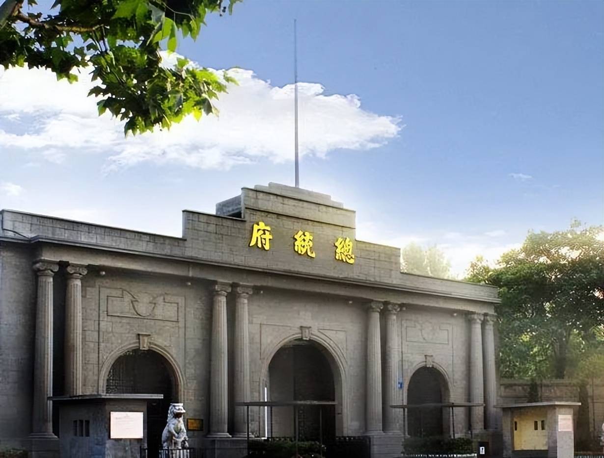 省省长,抗战以来曾任国民政府内政部部长,考试院副院长,总统府资政等