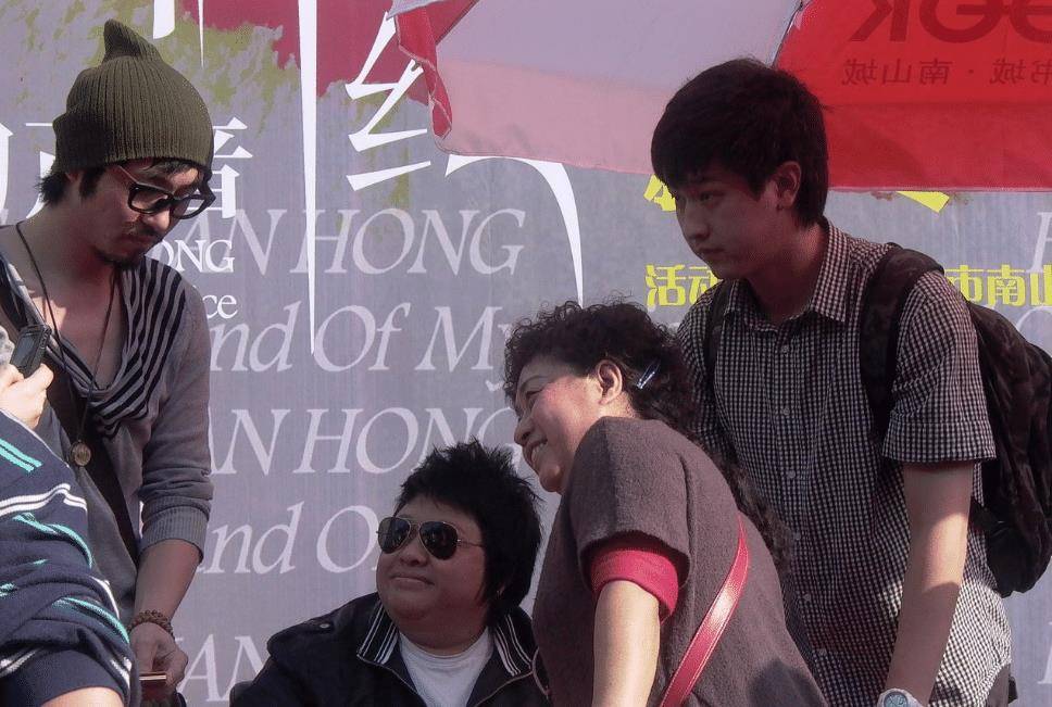 韩红藏了23年的儿子被曝,终身不嫁的她,背后隐情让