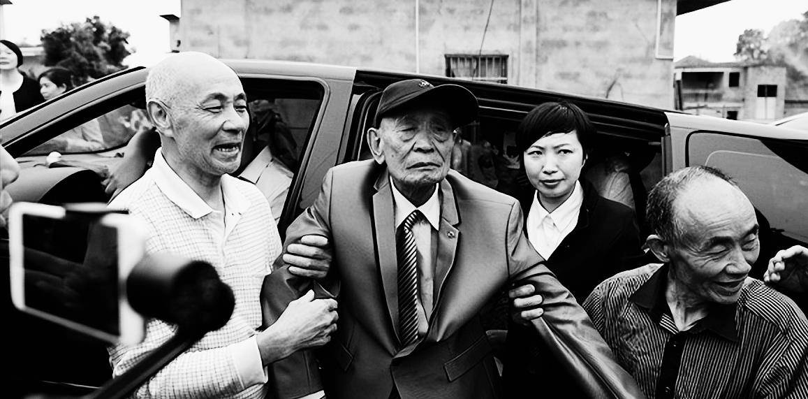 1992年,台湾老兵重返湖南老家探亲,村民告知:你家里人都去世了_刘志华