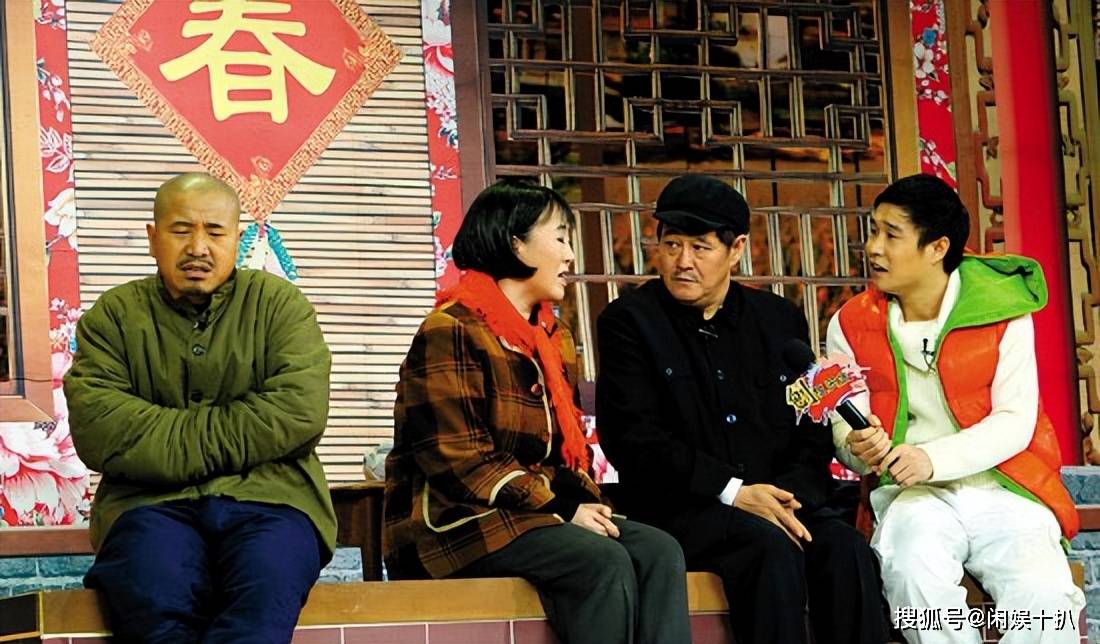 赵本山高徒王小利:12年前春晚"黑色6秒钟",差点让师傅跌下神坛_二人转