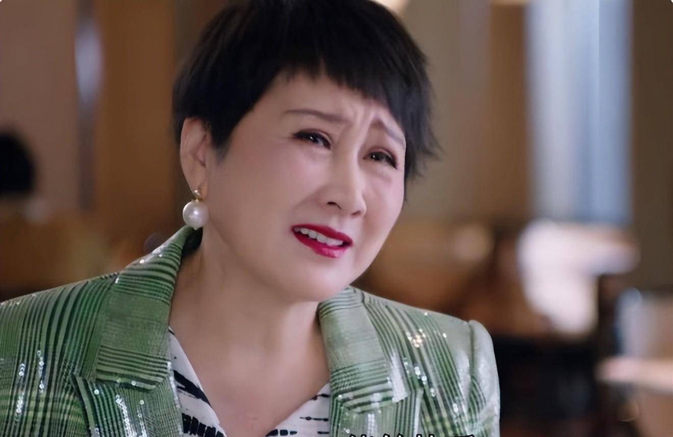 也许这就是为什么她总是演妈妈,婆婆之类的角色的原因.