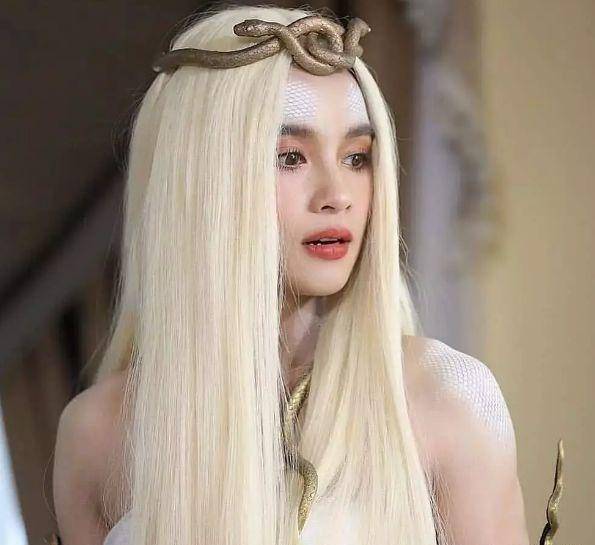 泰国小花vill新剧热播,《蛇吻》收视创下新高,狗血剧情引热议_民众