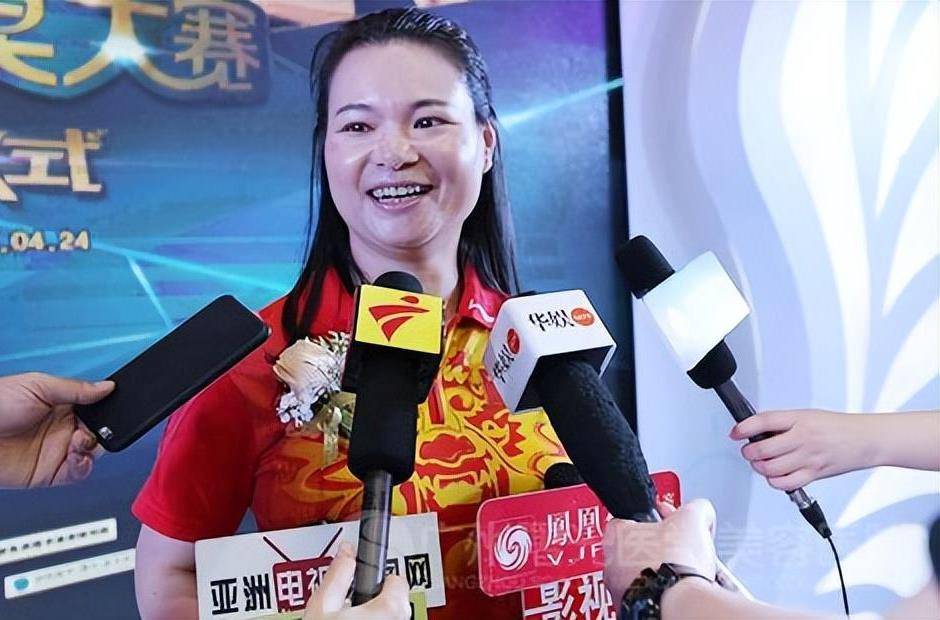 奥运冠军陈晓敏,03年卖金牌赚了128万,4年后全家移居海外治伤病_举重