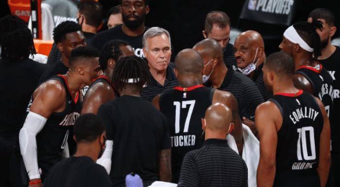 缺少了豪斯这样一个可以顶30分钟的大个球员(对于整体身高偏低的