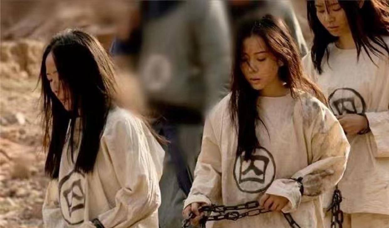 下场就会截然不同,他们不但有可能将这些衙役全部都杀死灭口,而且这些