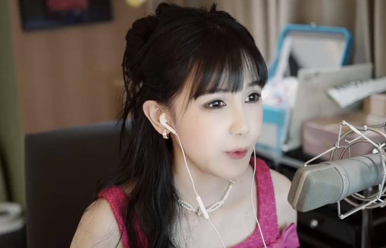 杜佳丽为了礼物不顾分寸,直播中辱骂doinb,金咕咕水友怒了!