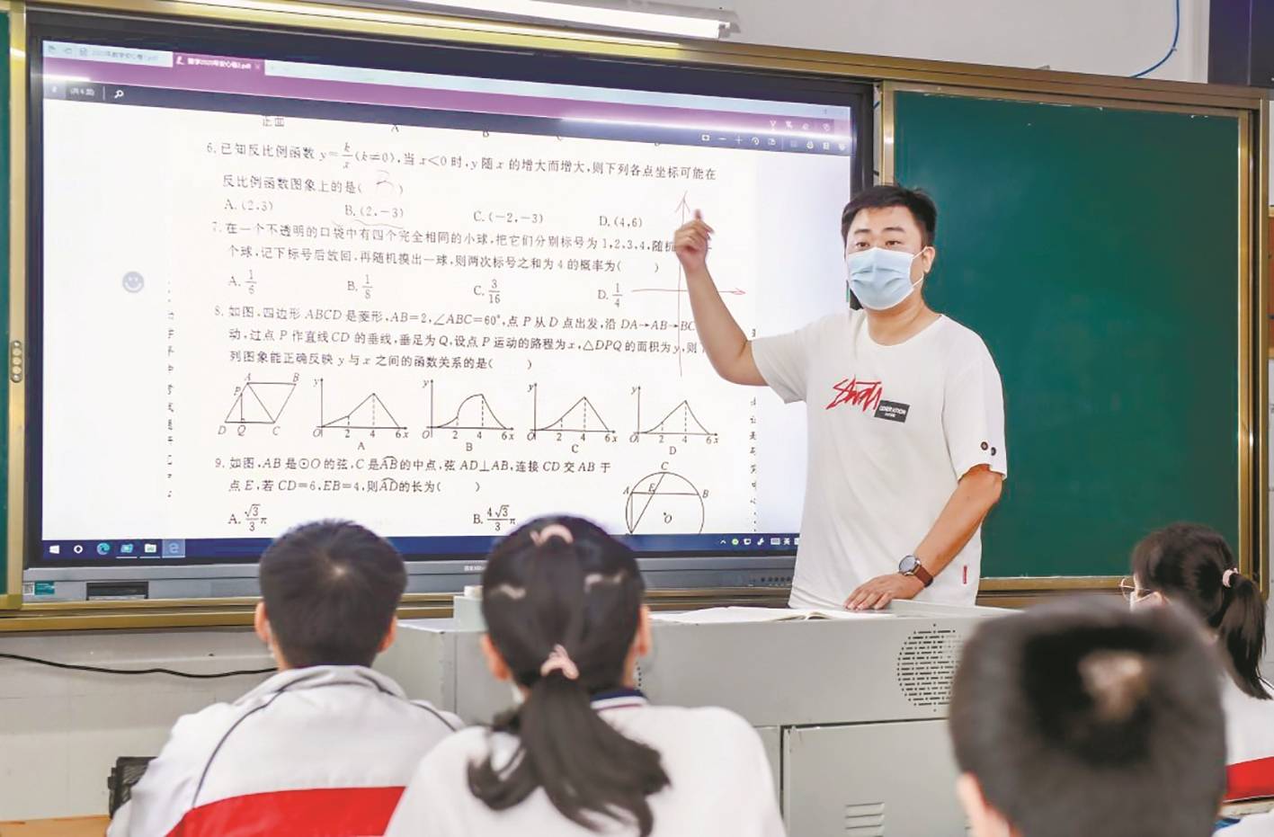 学生罚站倒地去世 家属:老师太冷漠,冷漠无情枉为人师