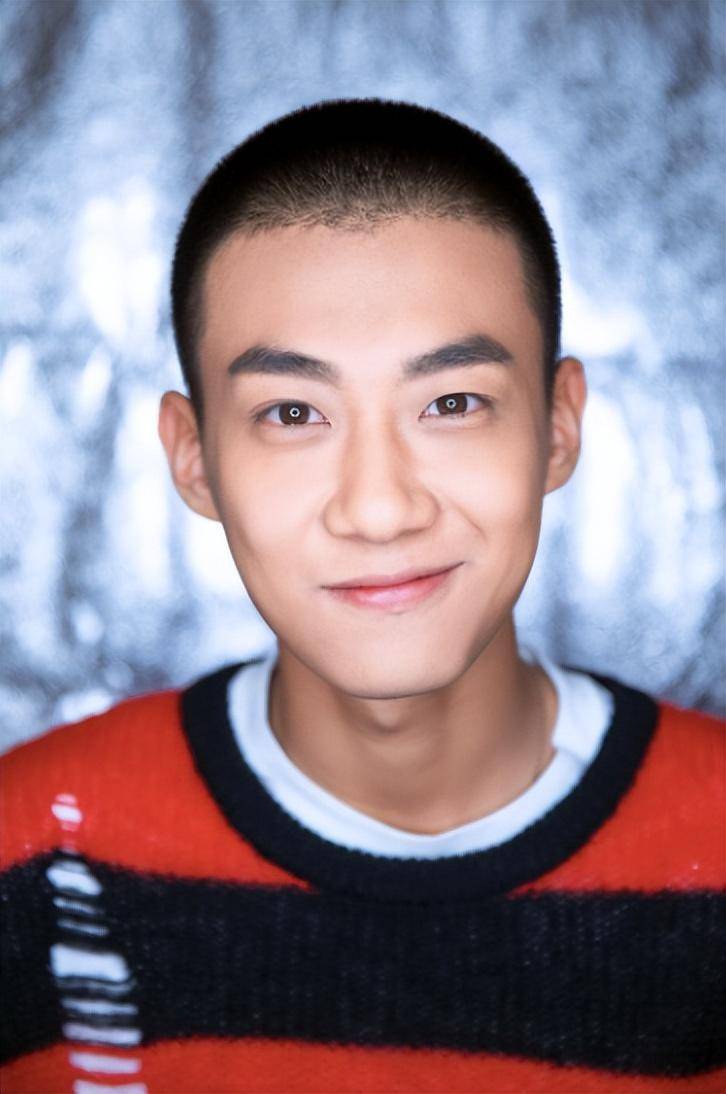 新生代小生阵容大洗牌,95后黑马强势出圈,多部作品被业内看好_高至霆