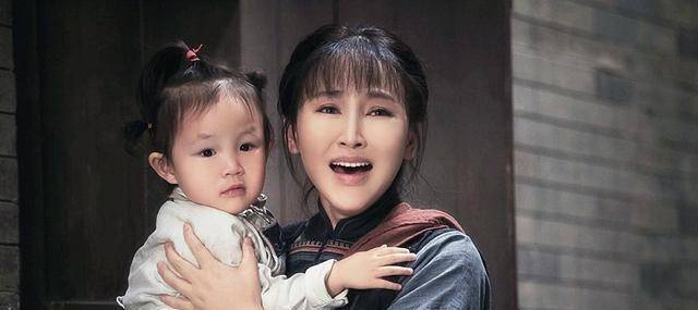 岳丽娜在这部剧中饰演女主角英娘.