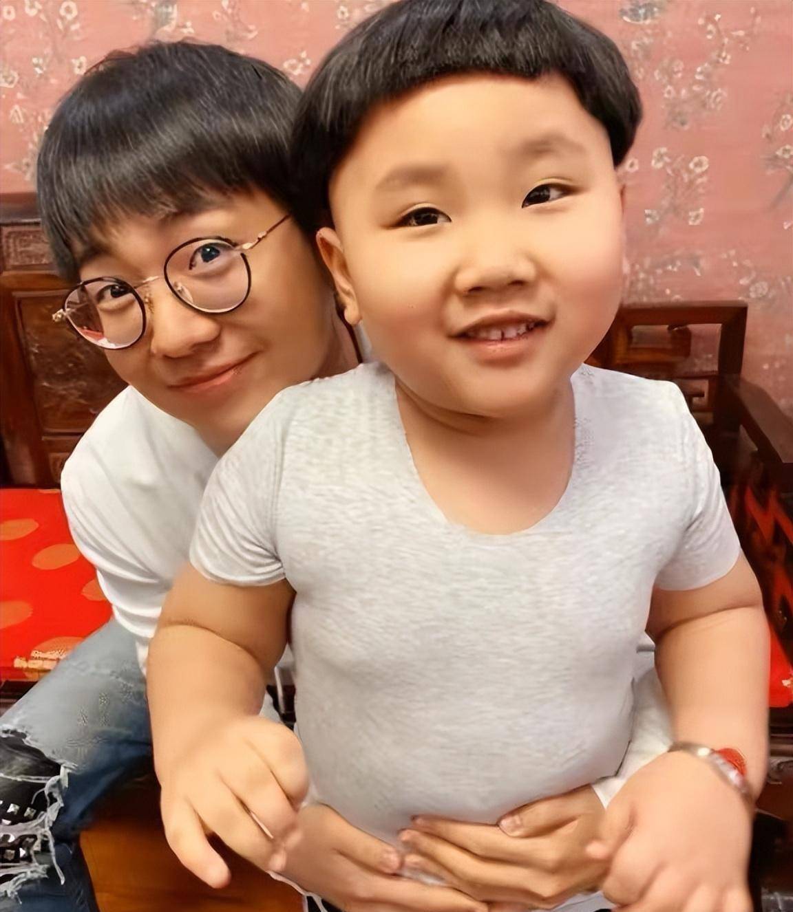 老婆带娃与张云雷聚餐,8岁儿子身材壮实,身高超妈妈肩膀_王惠_关系