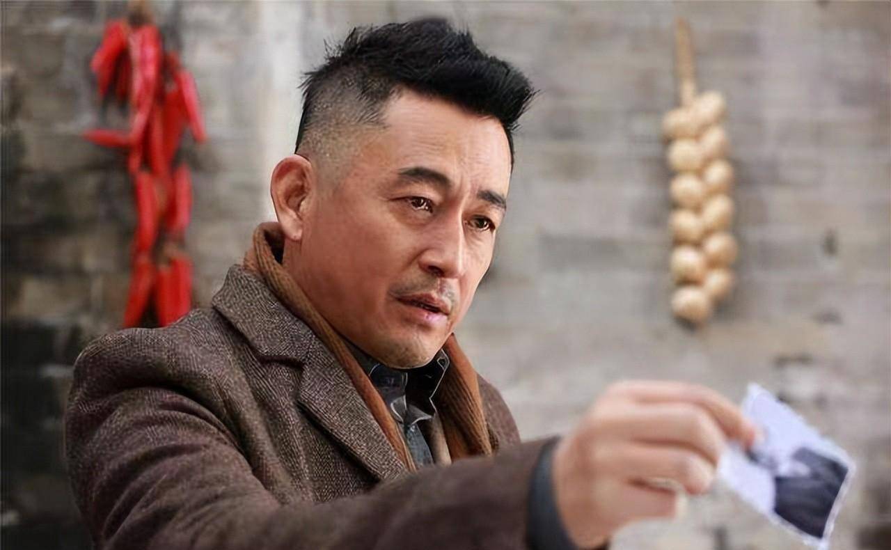 过中年却魅力四射的男星,个个把女人迷得神魂颠倒_靳东_刘奕君_王志飞