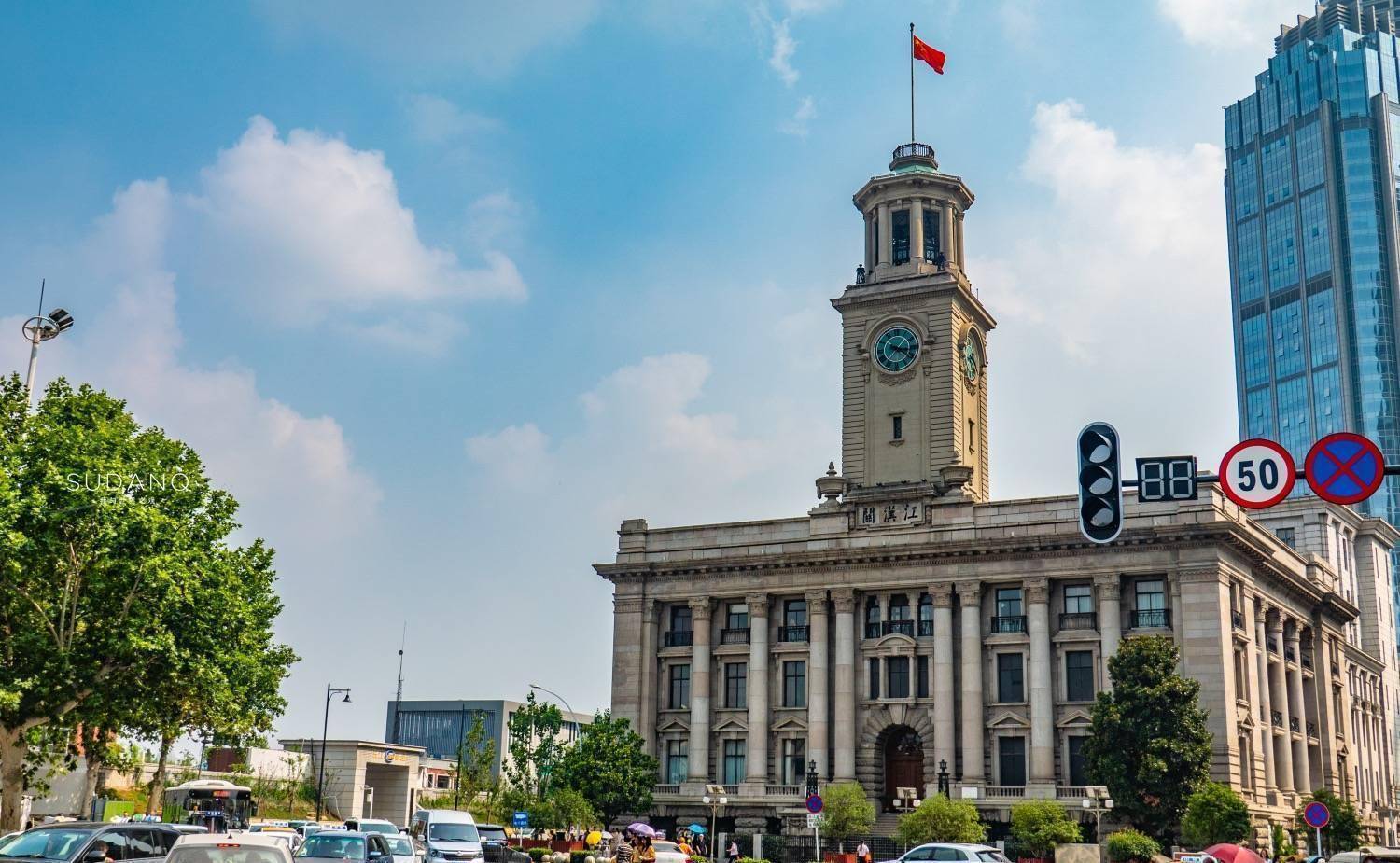 江汉关大楼,中国现存最早的三座海关大楼之一,曾为武汉最高建筑_汉口