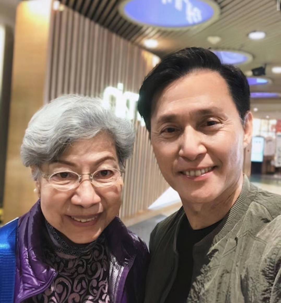 91岁香港资深绿叶近况曝光,曾为照顾患癌妻子淡出幕前_周聪_太太