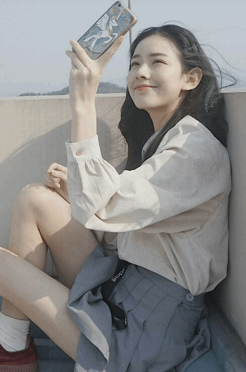 3月13日,小汪在网上发文称,孙一宁和现任伴侣"呜呜姐"是假cp,完全是