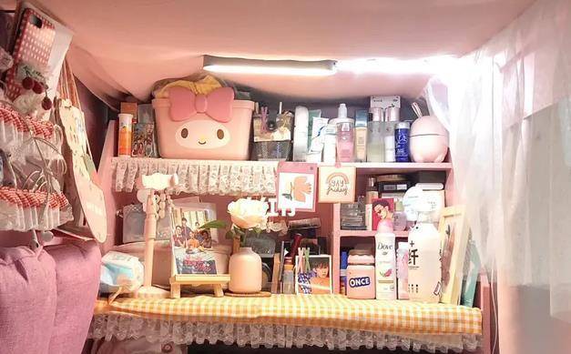 原来大学生的生活费都花在这上面了,一张女生宿舍的照片传了出来_父母