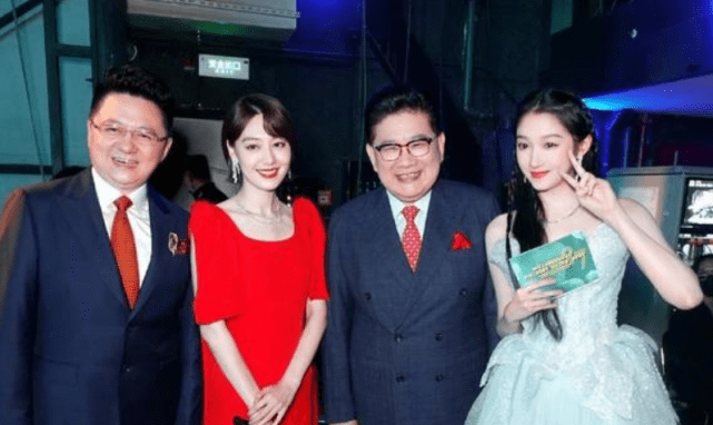 何卿近照,散发着时尚的气息和高雅的气质_东方_卫视_上海