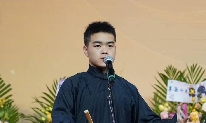 尚筱菊个人简介:德云社二队演员,岳云鹏的外甥,也是徒弟_演出_相声