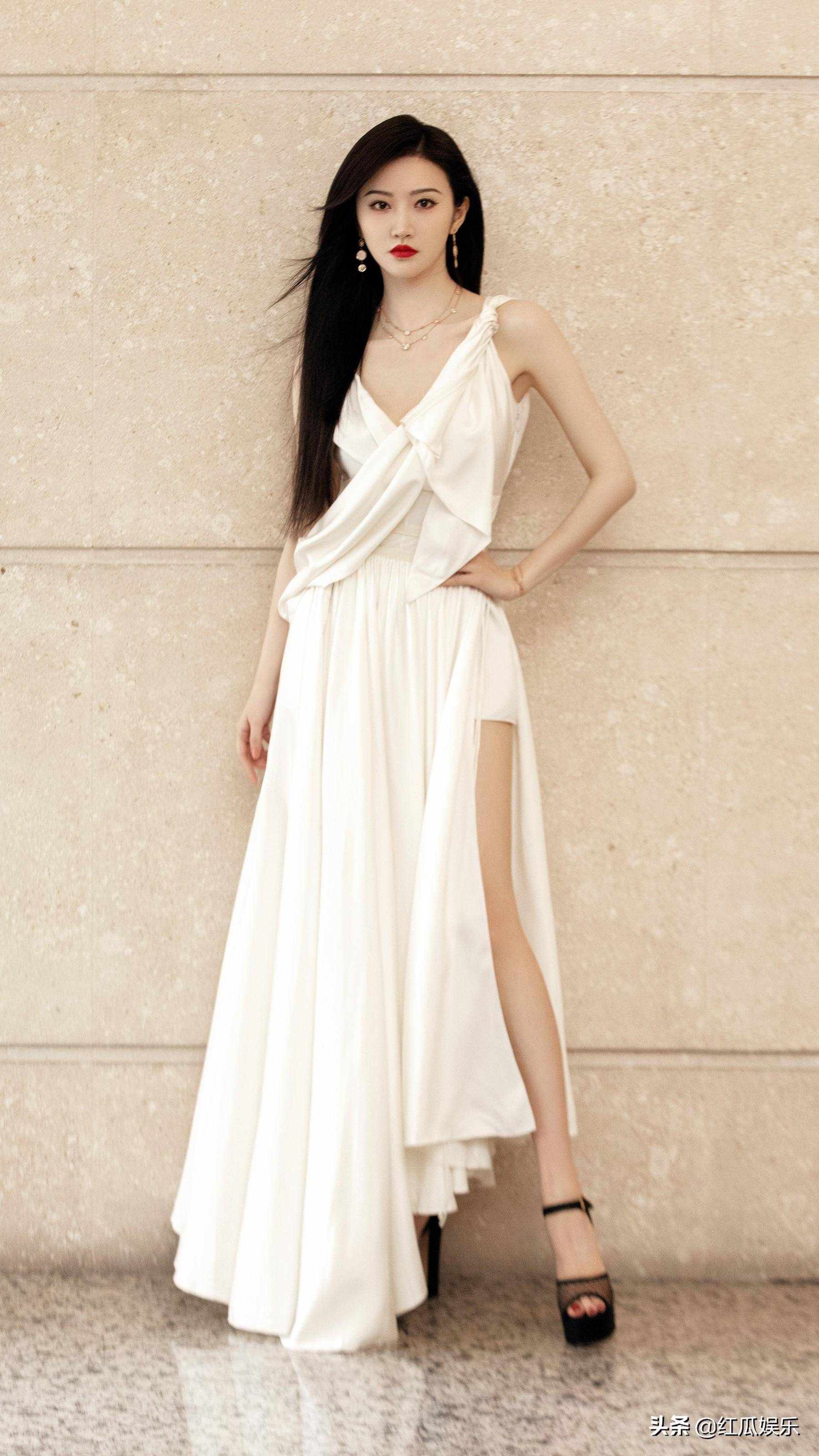 甜美与洒脱碰撞,薄纱长裙的景甜充满春天气息_时尚_内心_写真