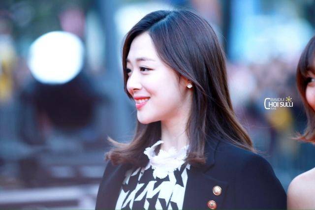 崔雪莉小时候就在sm这样的大公司做练习生,基本上在公司就是在前辈