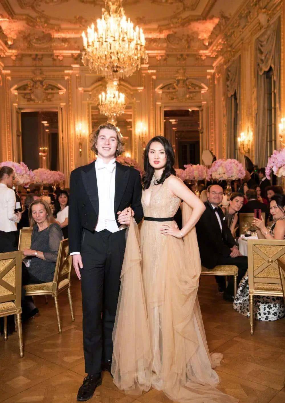 其实这要从任正非这一代说起,他一共有三个子女,姓氏都不相同.