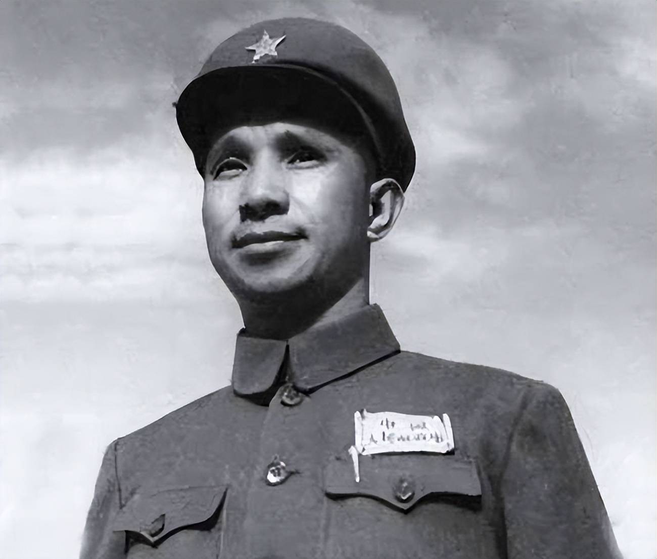 珍宝岛战役打响后,林彪立即致电李德生:快去请粟裕