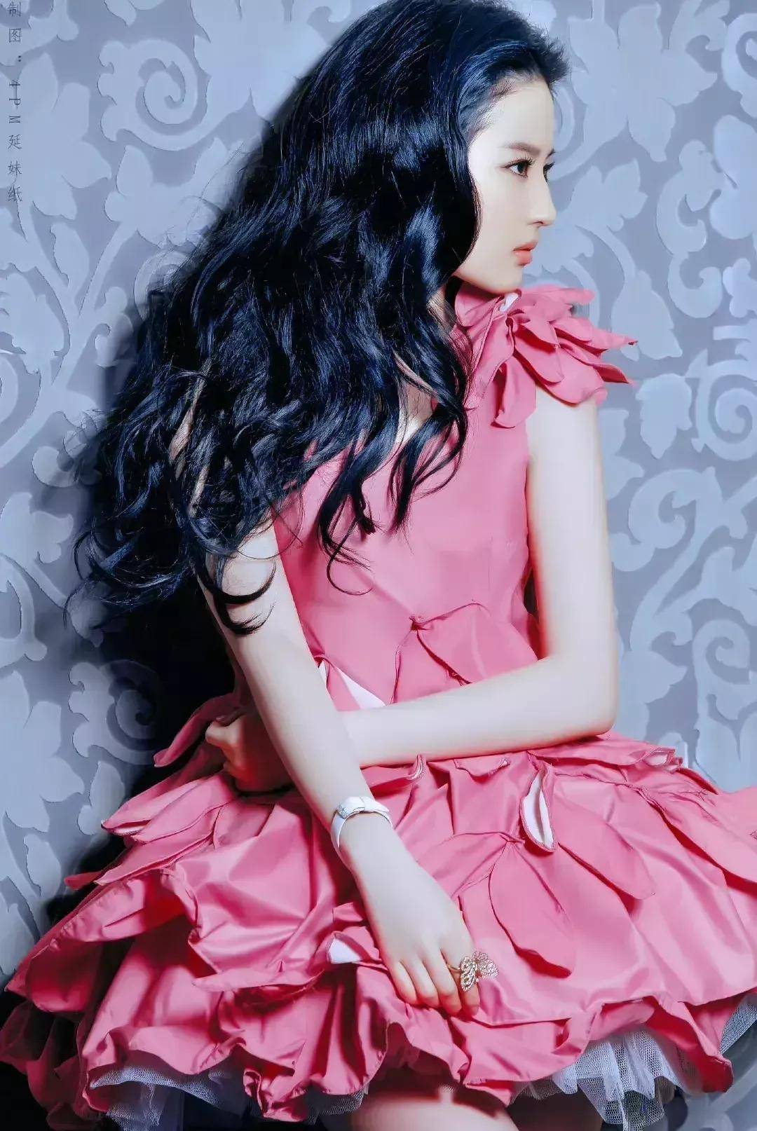 被刘亦菲惊艳到了!一袭粉美"花苞"裙,网友:花仙子来了