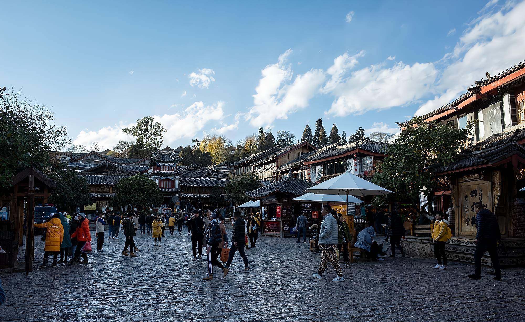 丽江古城必打卡的景点,整座古城的中心,交通四通八达非常繁华_丽江市_