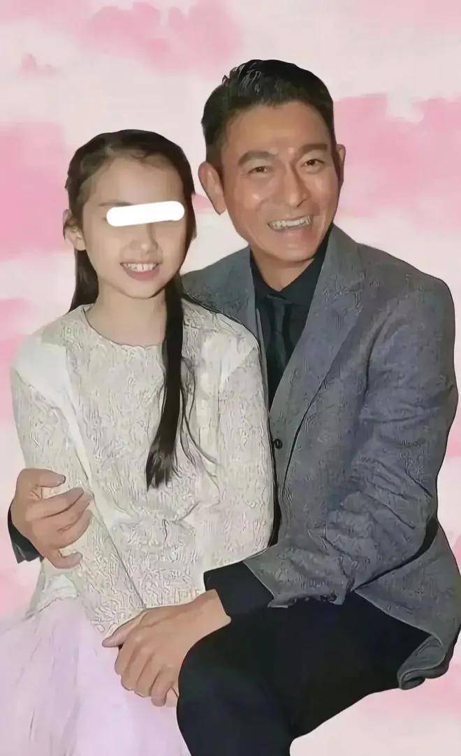 "天女"刘向蕙:身家过亿,被父亲刘德华宠爱_朱丽倩_女儿_成长