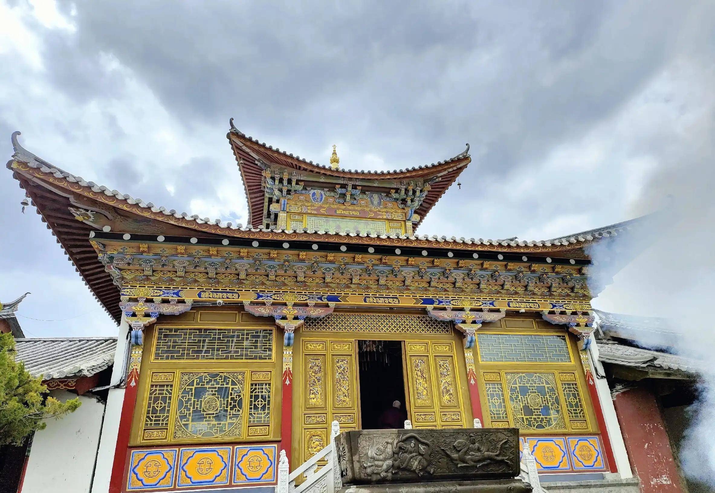 自驾云南 德维公路 维西县 清朝寿国寺 建筑一步一景 值得游览_寺院