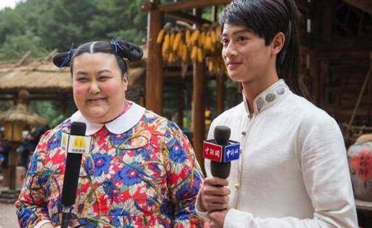 有个帅气的老公,被媒体吹捧为"励志女神"2018年有媒体发文称谢晶晶亲