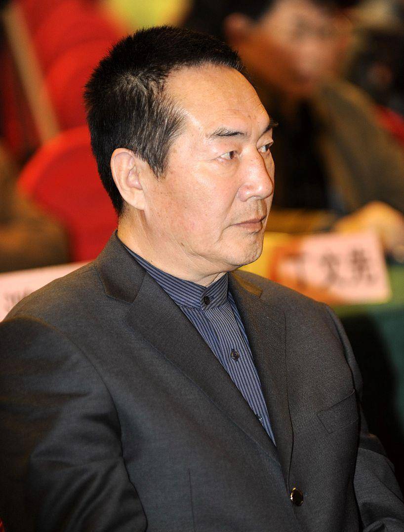 杜雨露,在电视剧《雍正王朝》饰演的一代忠臣张廷玉是他的代表作之一.