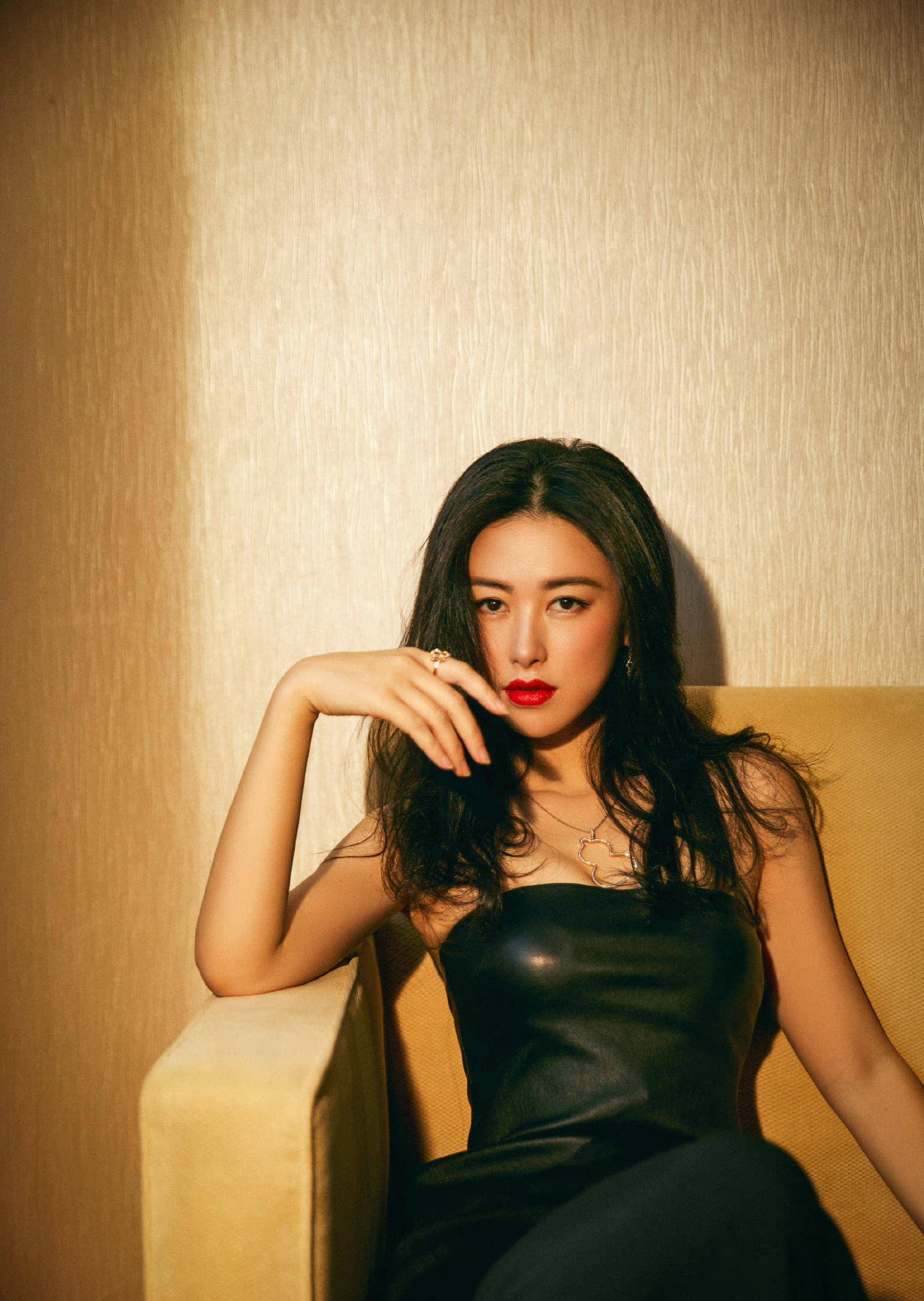 这7位珠圆玉润的女星才是真有时尚_身材_蒋欣_何赛飞