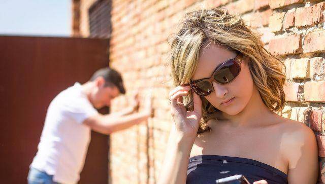 为什么背叛婚姻的女人最后下场惨_孩子_因为_父母