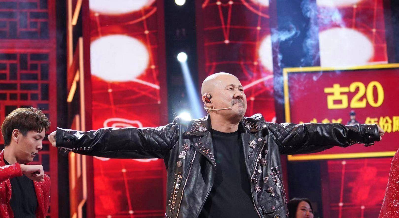 腾格尔唱得像猫叫,穿军装戴猫耳卖萌,担心节后不安全?_歌曲_喵喵_网友