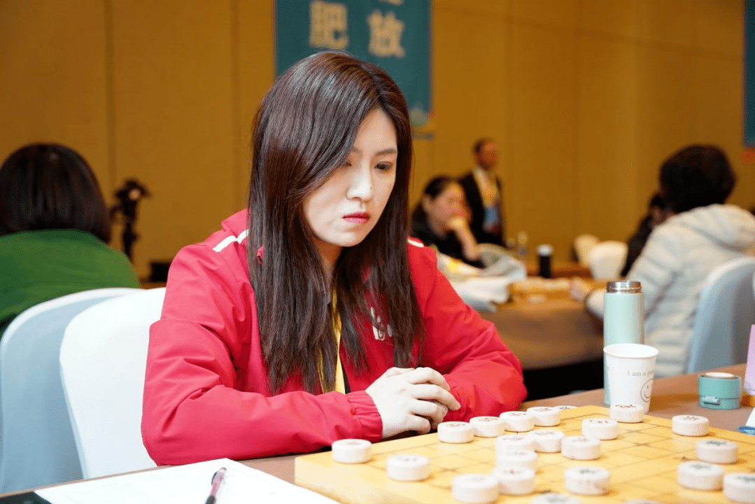 象棋大师张婷婷图片图片