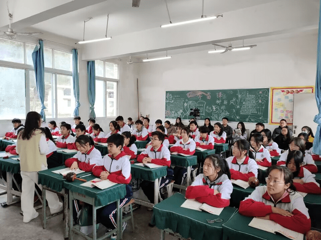 南江县大河中学举办"互联共研·提质增效"教研活动_领衔人_教育_复习