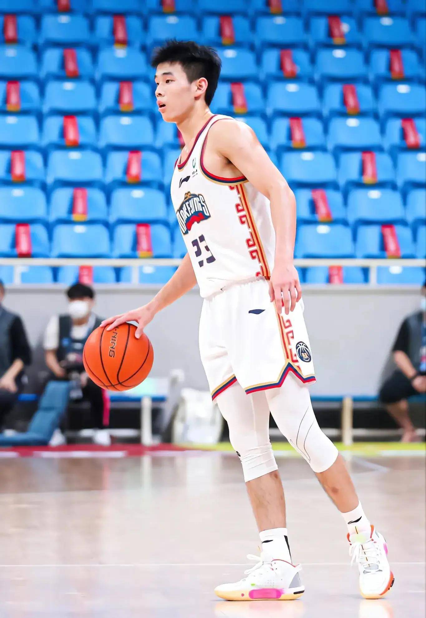 同曦阶段赛首秀输25分,西热力江大闹发布会被处罚_比赛_肯帝_防守