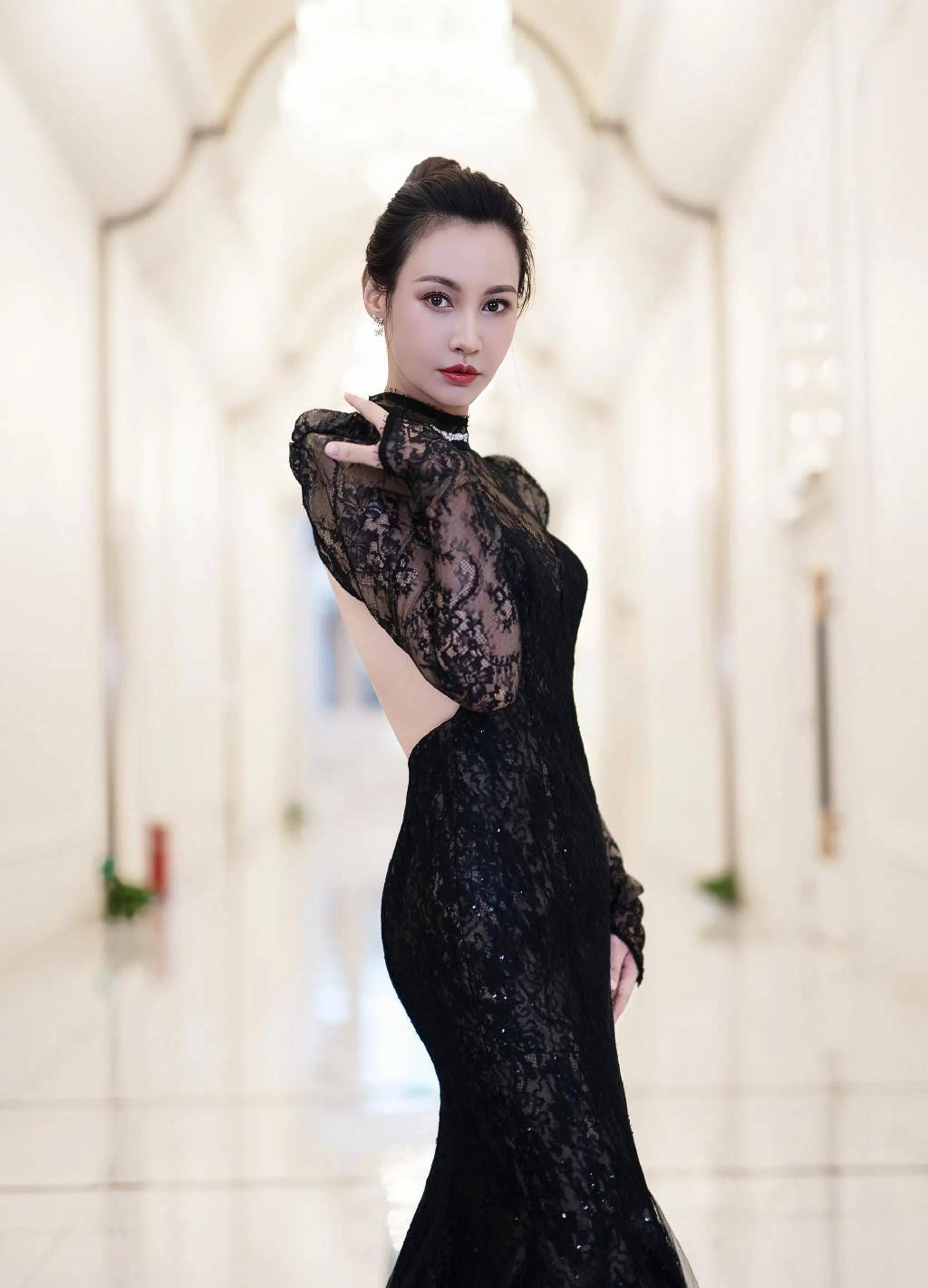 演员杨雪曾主动向"丑男"老公求婚!他长的不帅,但是很有才!