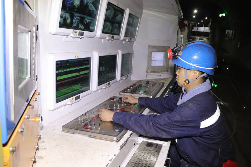 杨村煤矿:"两珍惜两保持"形势任务教育"多点开花"_工作_思想_部署