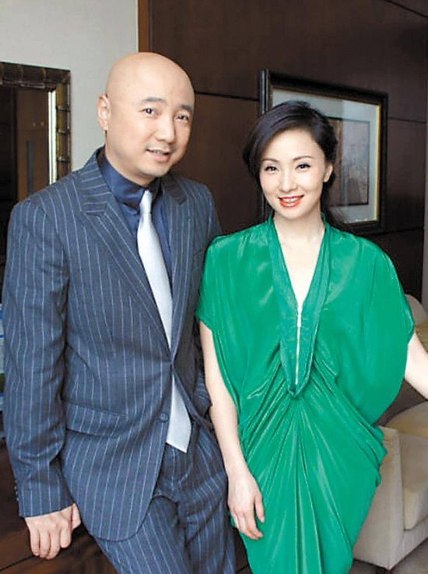 容忍老公不忠诚,接受时尚式婚姻,这5位女星比你想得更能忍_成龙