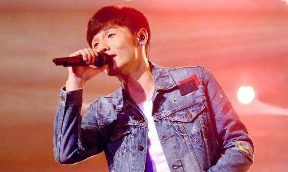 032008年,李荣浩相继参与了赵薇和陈坤的音乐专辑的制作,事业逐渐开始