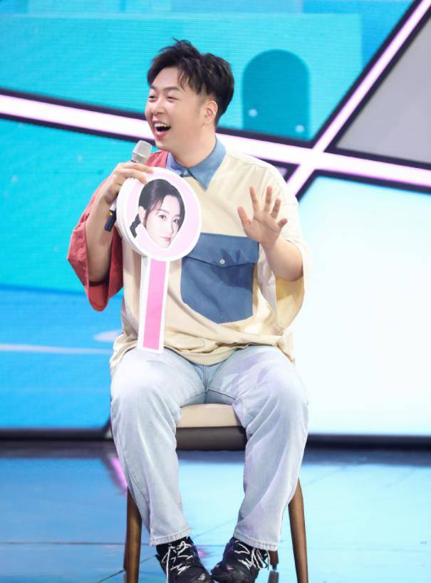 杜海涛瘦身成功,穿渐变色牛仔服出镜,颜值不输权志龙_时尚_look_节目