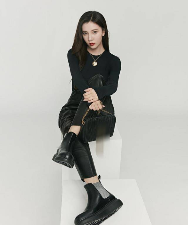 一直认为宋妍霏腿很细,看到她穿上"长筒靴",粉丝怀疑自己眼睛_靴子