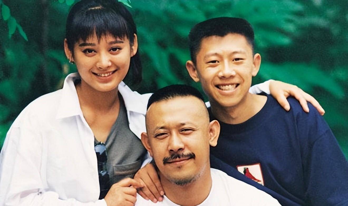 姜文刘晓庆再度牵手,网友纷纷表示担心_陈国军_爱情_父母